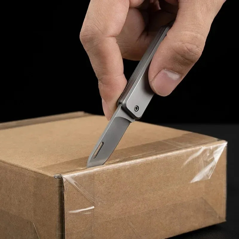 Couteau Pliant Multifonction en Acier Inoxydable - Compact, Portable, Porte-Clés, Couteau de Poche pour Extérieur & Maison