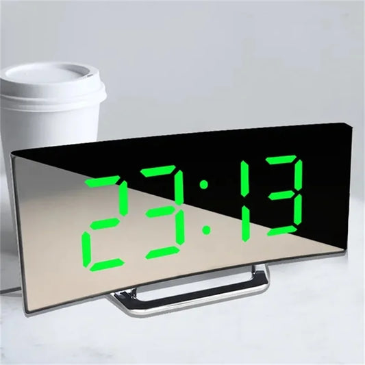 Horloge Numérique LED à Écran Courbé - Réveil Digital, Affichage Miroir, Grand Écran, Charge USB, Idéale pour Table de Chevet